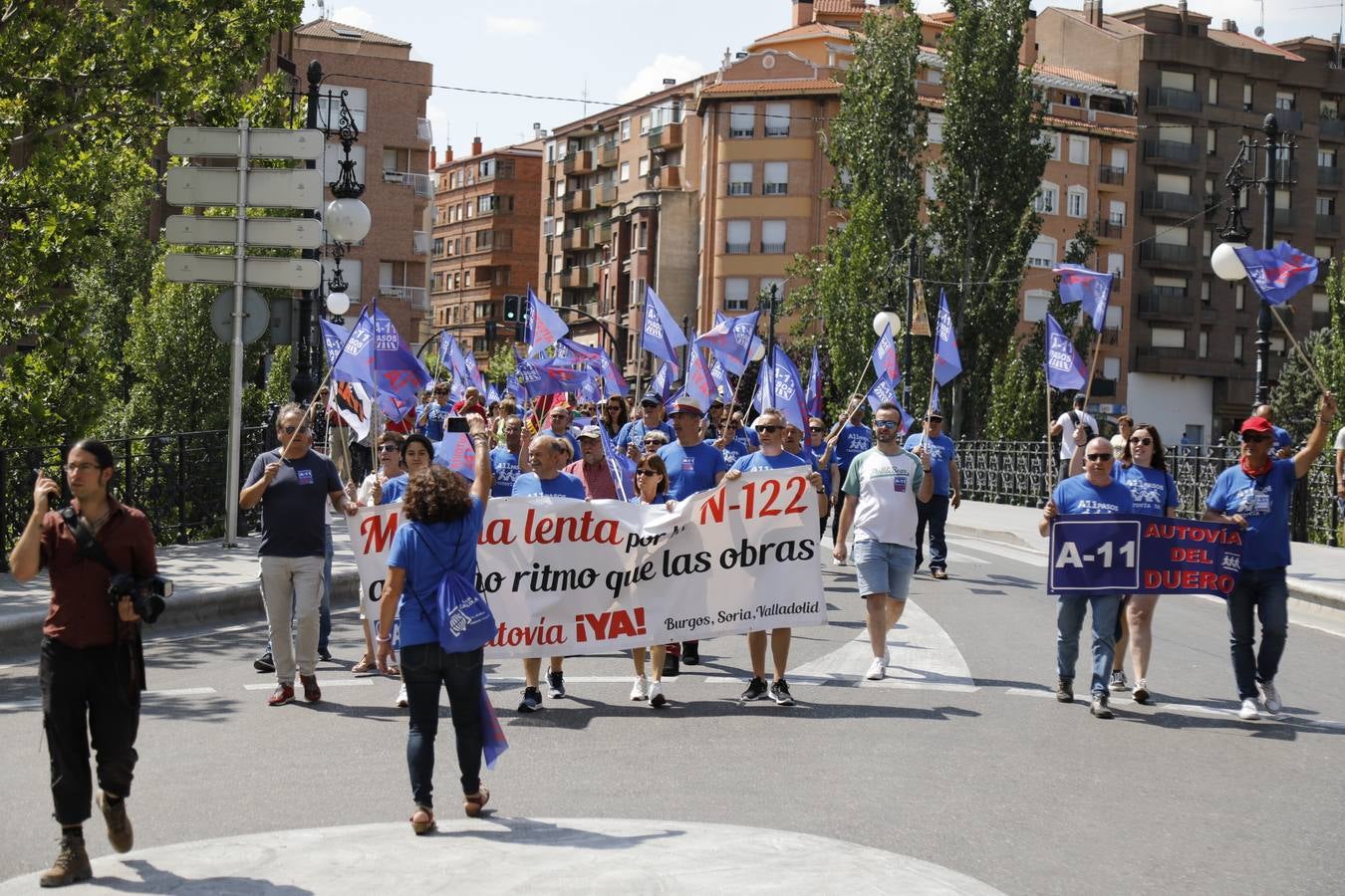 Fotos: Más de dos mil personas solicitan en Aranda la Autovía del Duero (1/2)