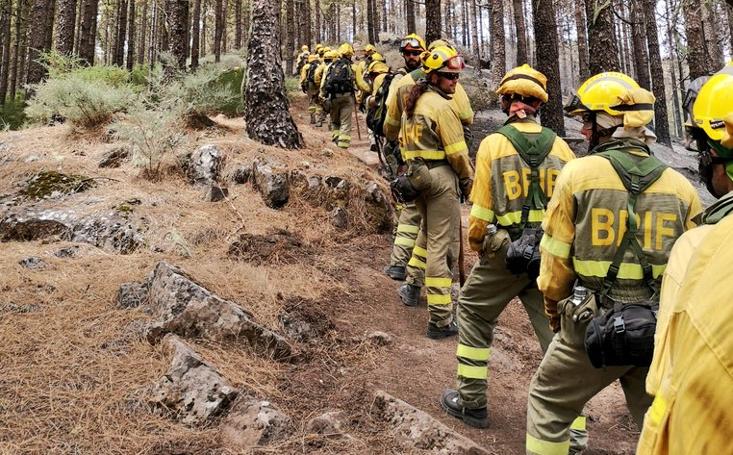 Efectivos de la BRif durante los trabajos de extinción.