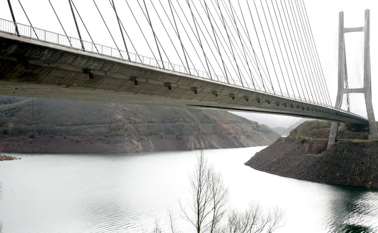 Embalse del pantano de Barrios de Luna.