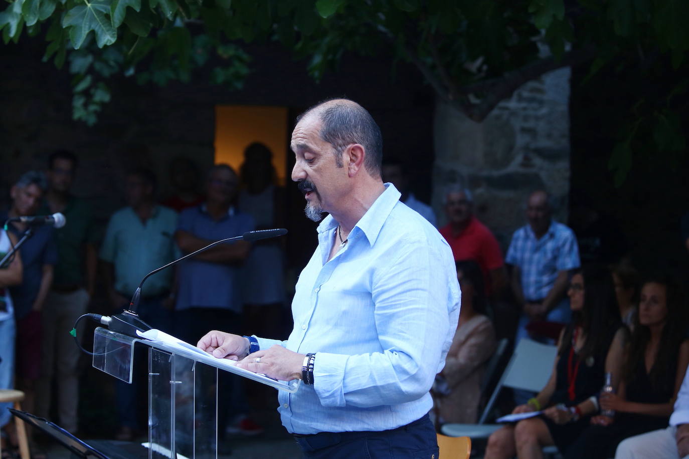 Fotos: Acto de homenaje de la ARMH a las víctimas de desapariciones forzadas en Ponferrada