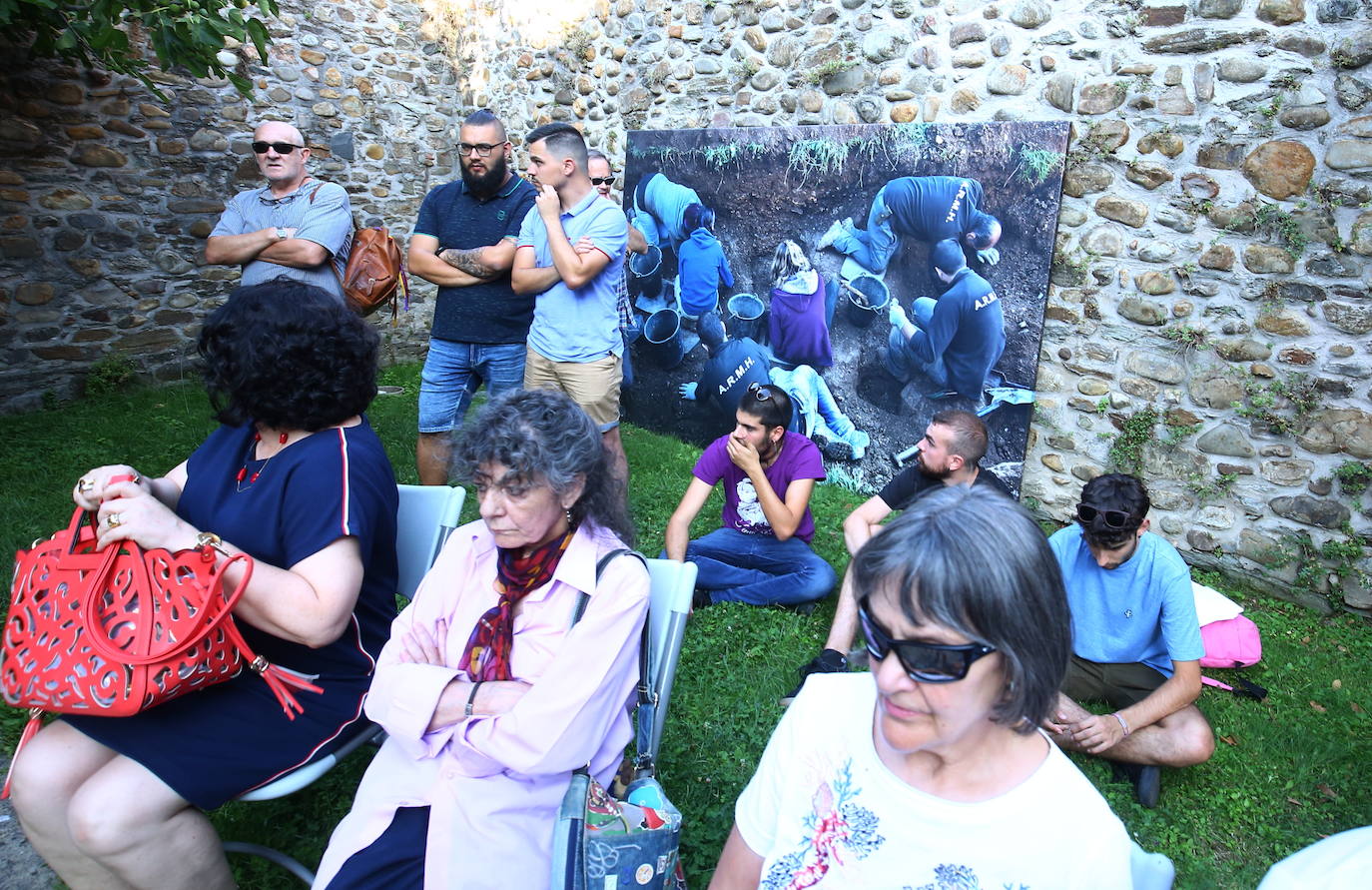 Fotos: Acto de homenaje de la ARMH a las víctimas de desapariciones forzadas en Ponferrada