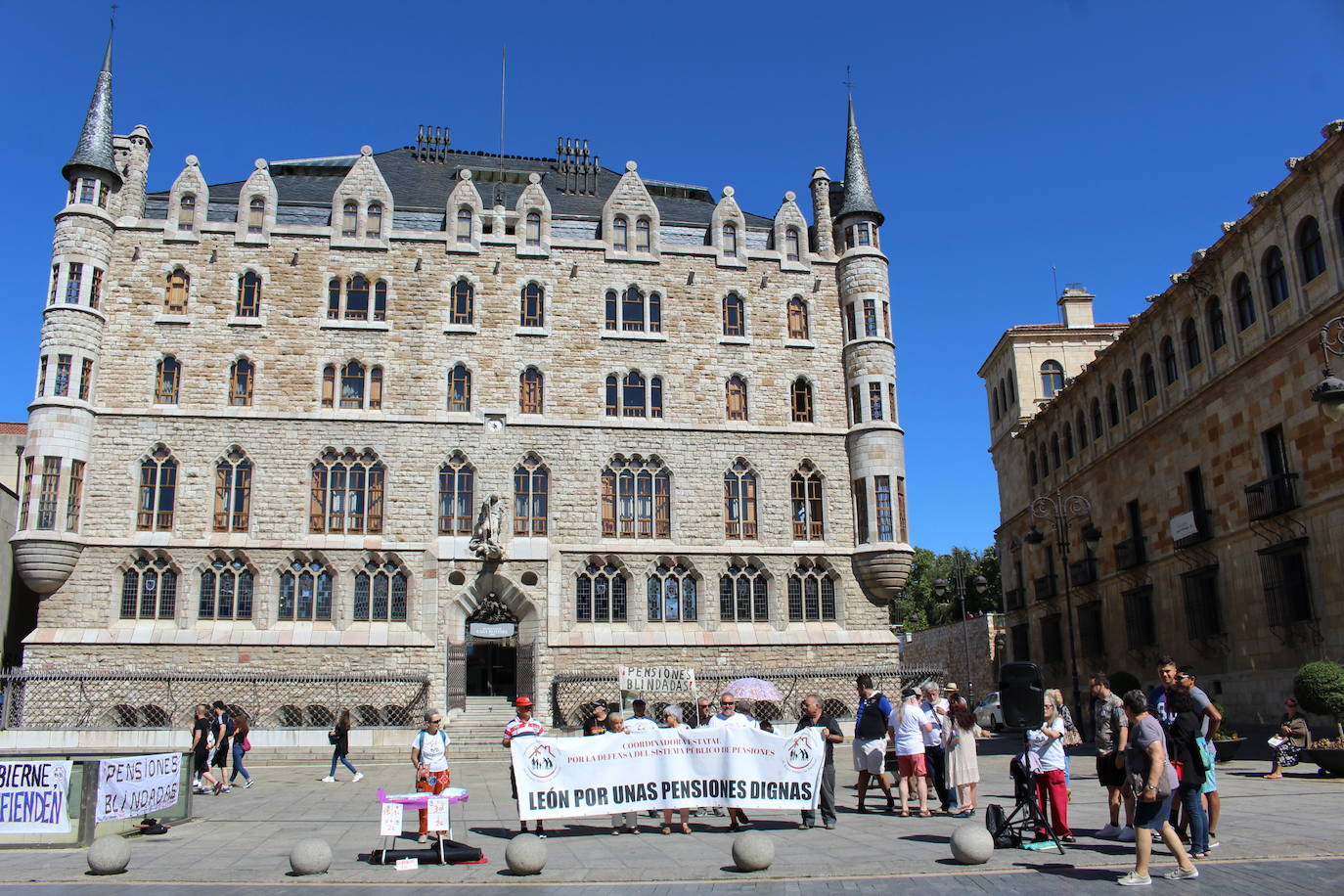Fotos: Concentración por las pensiones públicas en Botines