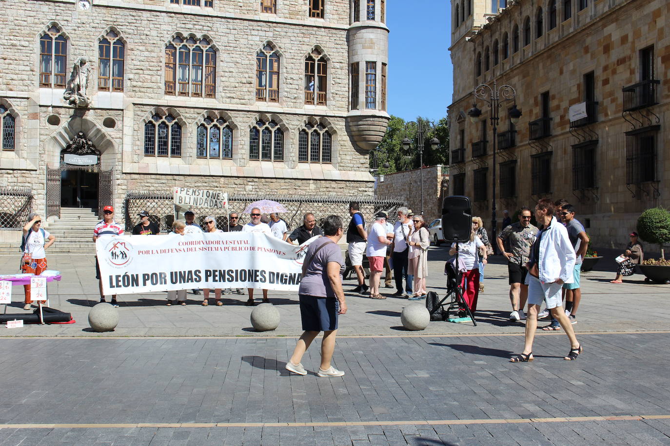 Fotos: Concentración por las pensiones públicas en Botines