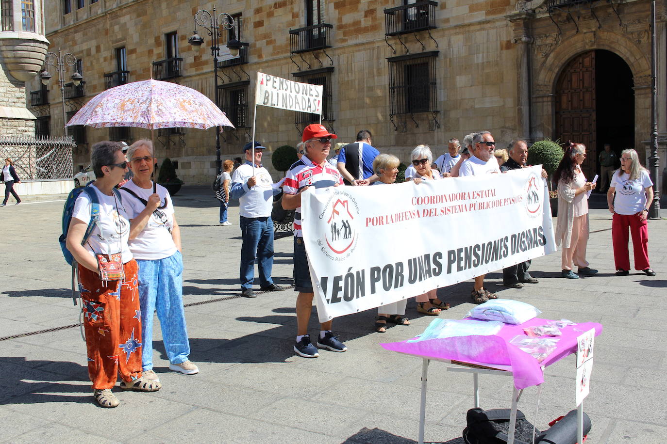 Fotos: Concentración por las pensiones públicas en Botines
