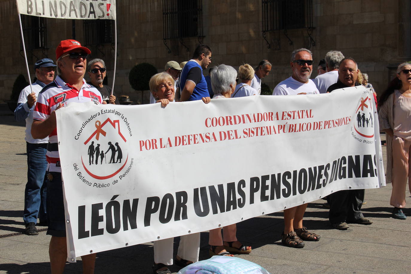 Fotos: Concentración por las pensiones públicas en Botines
