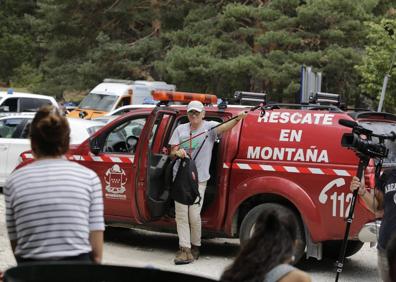 Imagen secundaria 1 - Cientos de personas buscan a Blanca Fernández Ochoa en la sierra de Guadarrama.