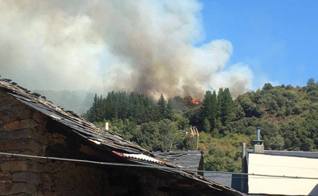 Incendio en los montes de Toreno