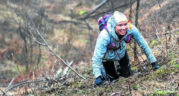 Barkley Marathons. Una carrera que solo han terminado 15 personas en 30 años. Y cada temporada lo intentan algo más de 60 deportistas. Es una de las más duras, y sin duda, la más sádica. Se desarrolla en un entorno muy peligroso de montaña. Los corredores tiene 60 horas para completar de un recorrido de 160 kilómetros por el bosque de Tennesse, al sur de Estados Unidos. Las imágenes hablan por si solas.