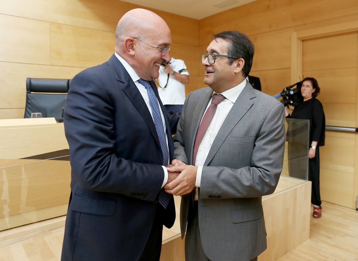 Fotos: Comparecencia en las Cortes para exponer el programa de actuaciones de Agricultura en la presente legislatura