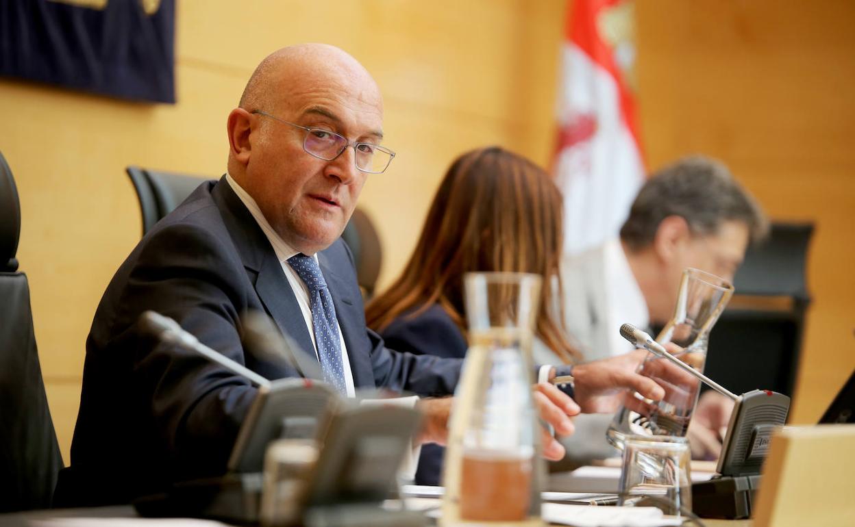 El consejero de Agricultura, Ganadería y Desarrollo Rural, Jesús Julio Carnero. 