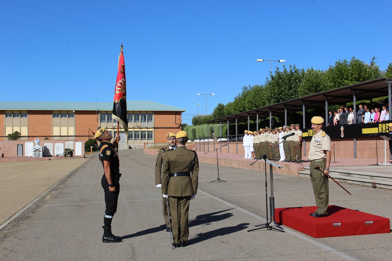Fotos: Relevo en el mando del V Batallón de la UME