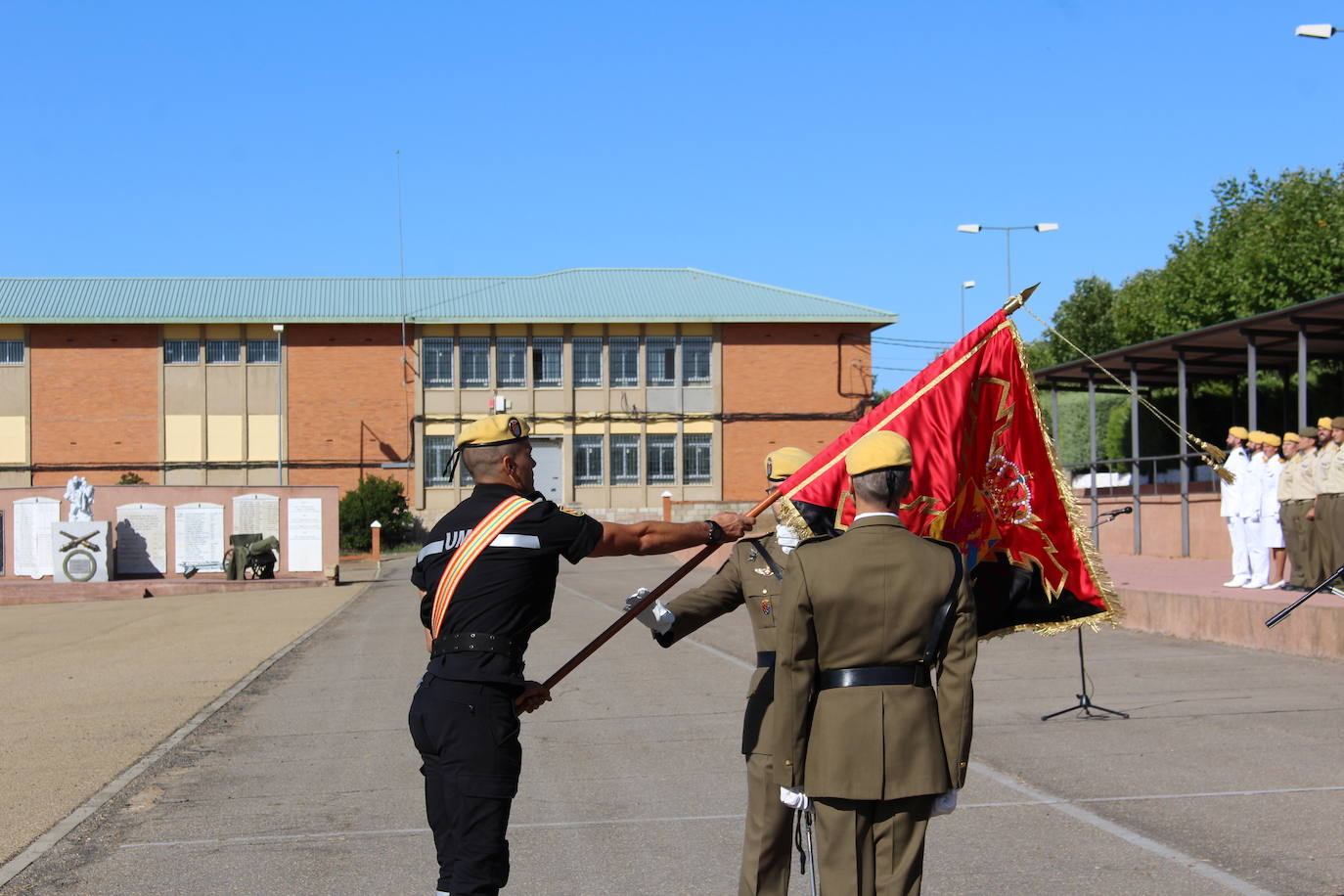 Fotos: Relevo en el mando del V Batallón de la UME