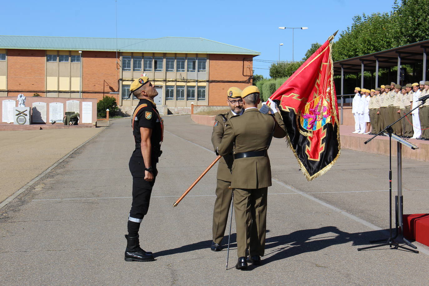 Fotos: Relevo en el mando del V Batallón de la UME