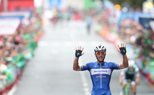 Gilbert celebra su triunfo en la Gran Vía de Bilbao