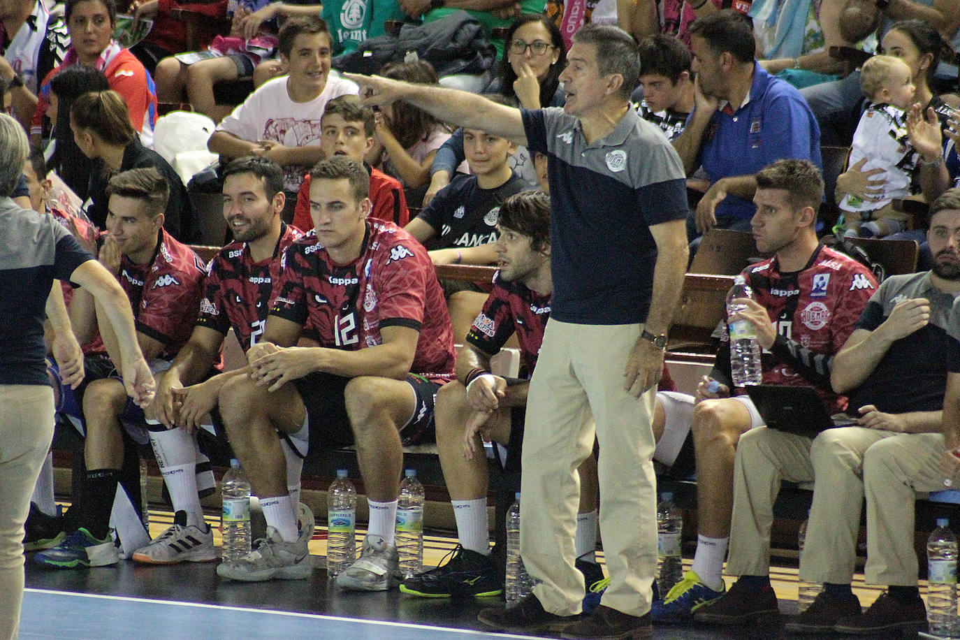 Fotos: Derrota del Abanca Ademar ante Bidasoa Irún