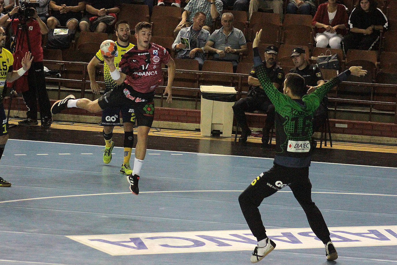 Fotos: Derrota del Abanca Ademar ante Bidasoa Irún