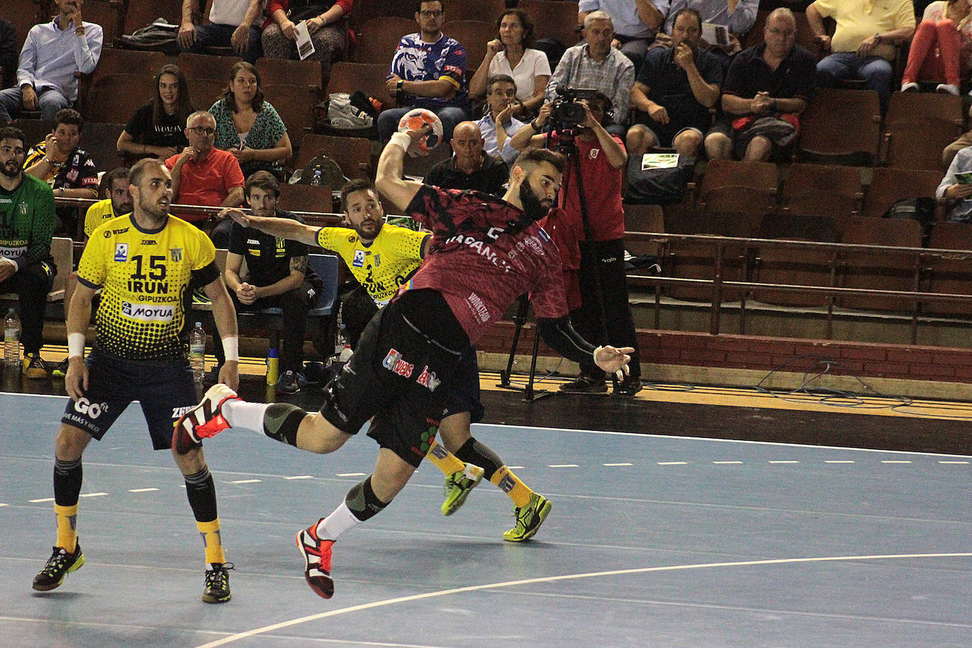 Fotos: Derrota del Abanca Ademar ante Bidasoa Irún