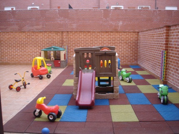 Imagen de un grupo de niños en el Centro Infantil El Álamo.