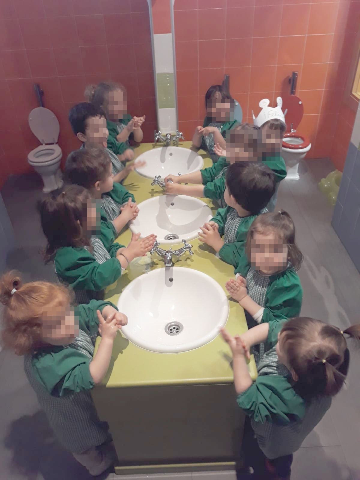 Imagen de un grupo de niños en el Centro Infantil El Álamo.