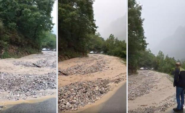 Imagen del agua y pedrisco cortando la carretera que une Caín y Posada de Valdeón.