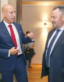 Imagen secundaria 2 - Varios momentos de la reunión. 