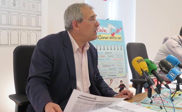 Vicente Canuria, durante su intervención. 