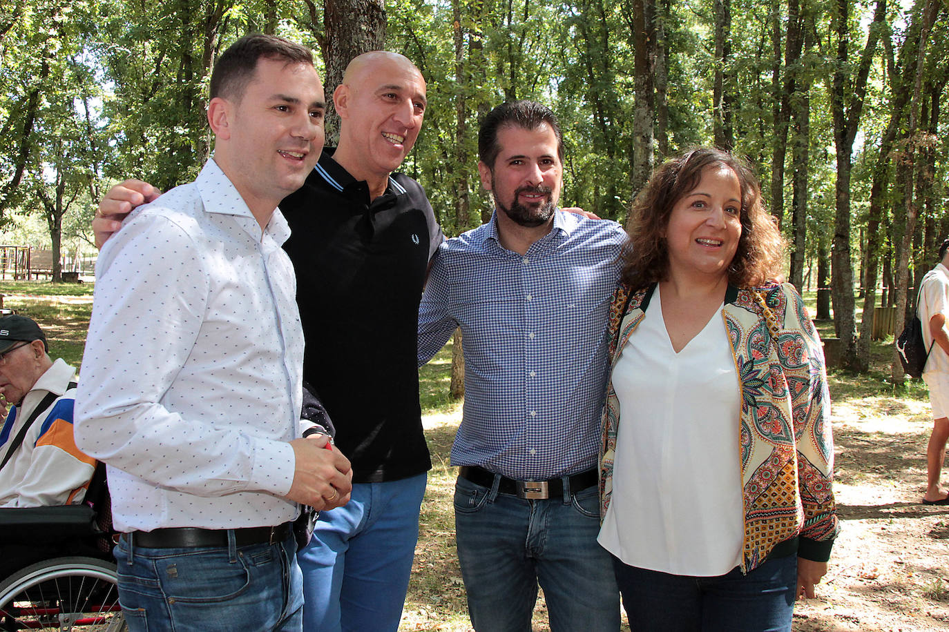 El alcalde de León, el socialista José Antonio Diez, junto a los secretarios provincial y autonómico del partido.