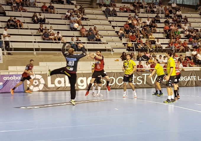 Fotos: Triunfo del Ademar en Huesca