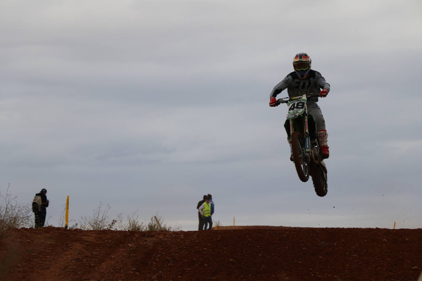 Los motores han vuelto a rugir con fuerza en el circuito de 'Los Cucharales' de Valencia de Don Juan. Este recinto coyantino ha a cogido la cuarta prueba de motocross puntuable del campeonato de Castilla y León 2019, el más importante de los que organiza la Federación.