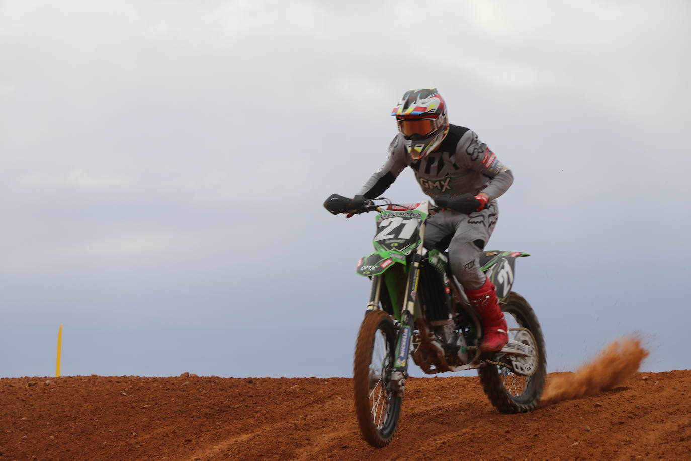 Los motores han vuelto a rugir con fuerza en el circuito de 'Los Cucharales' de Valencia de Don Juan. Este recinto coyantino ha a cogido la cuarta prueba de motocross puntuable del campeonato de Castilla y León 2019, el más importante de los que organiza la Federación.