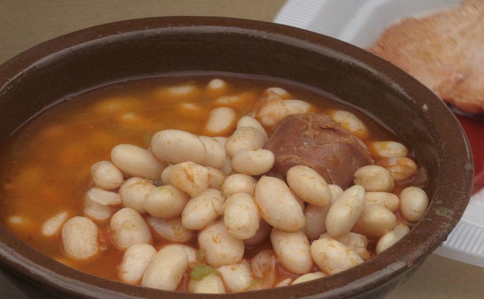 Un plato de alubias servido en La Bañeza.