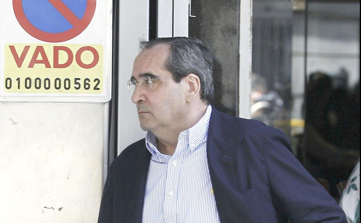 Martínez Parra, en el momento de abandonar los juzgados tras prestar declaración.