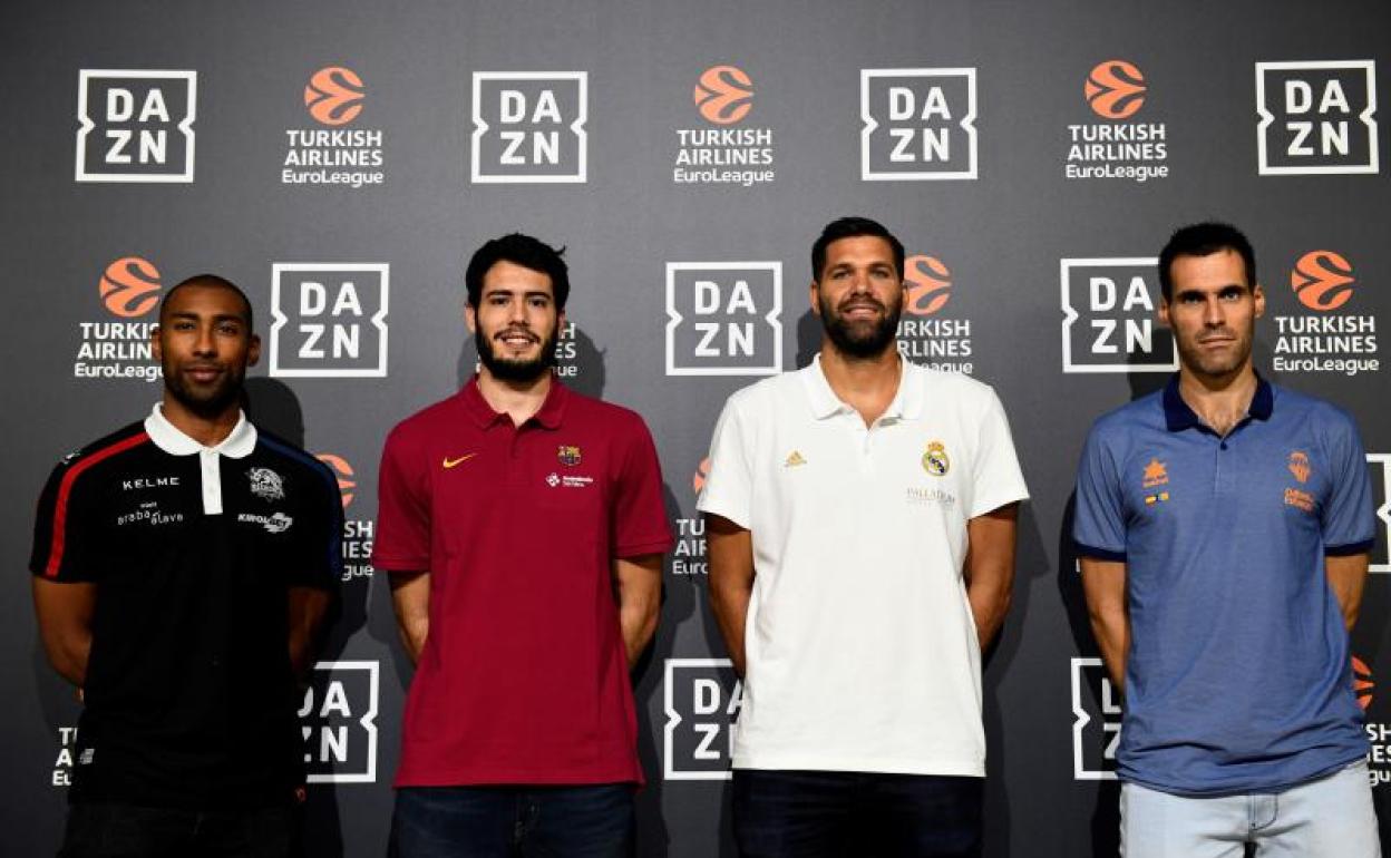 Felipe Reyes (2d), junto a Jayson Granger, Álex Abrines y Fernando San Emeterio. 