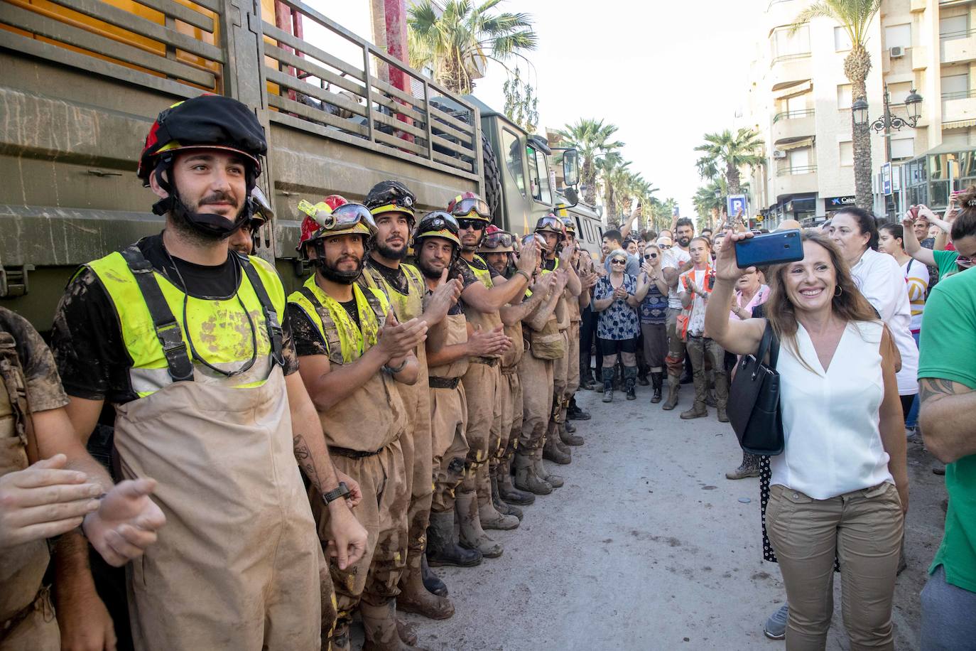 Los 1.400 efectivos y 400 medios materiales que la Unidad Militar de Emergencias (UME) y el resto de las Fuerzas Armadas desplegaron en la Región comienzan el regreso a sus bases tras rebajarse el nivel de emergencia
