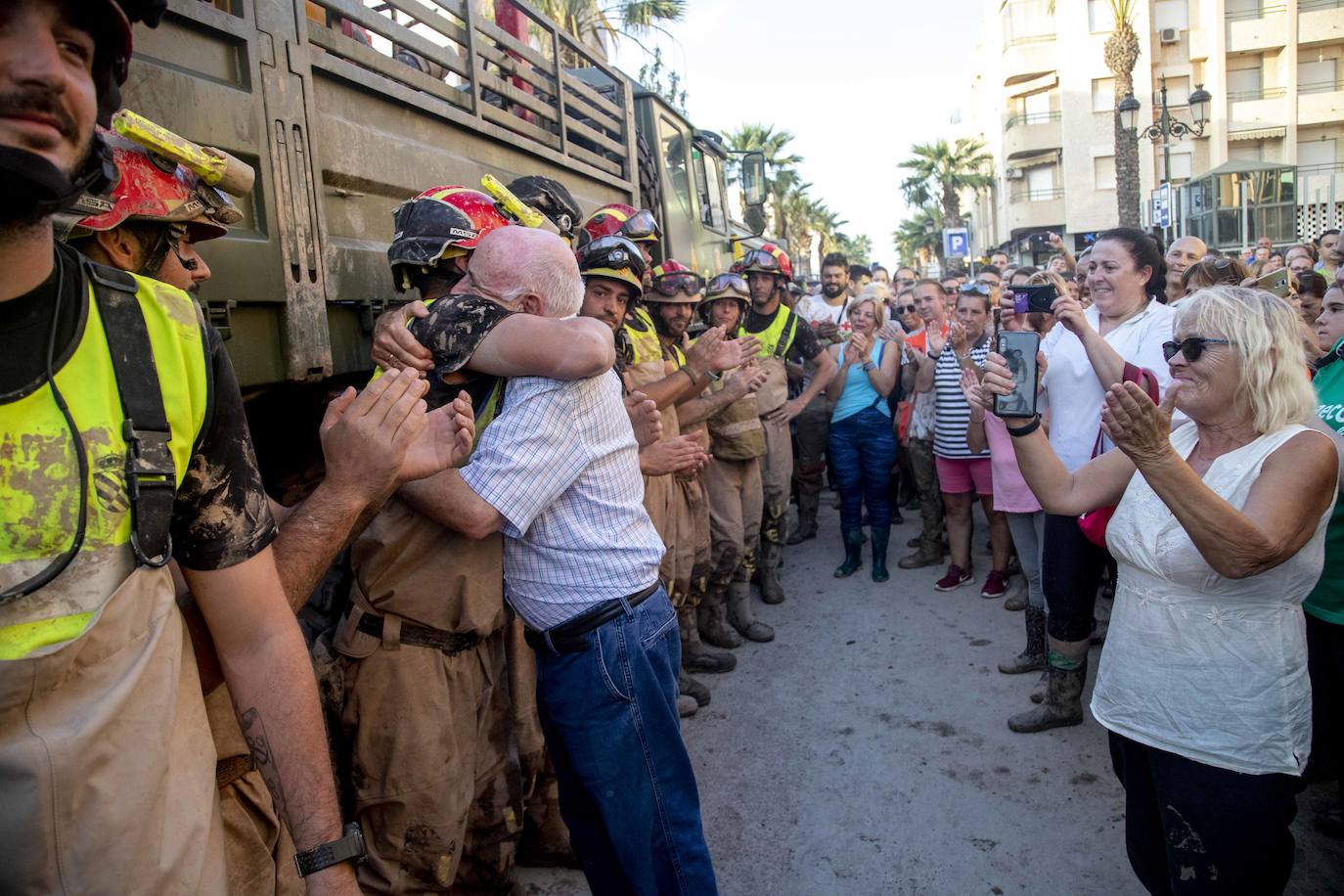 Los 1.400 efectivos y 400 medios materiales que la Unidad Militar de Emergencias (UME) y el resto de las Fuerzas Armadas desplegaron en la Región comienzan el regreso a sus bases tras rebajarse el nivel de emergencia