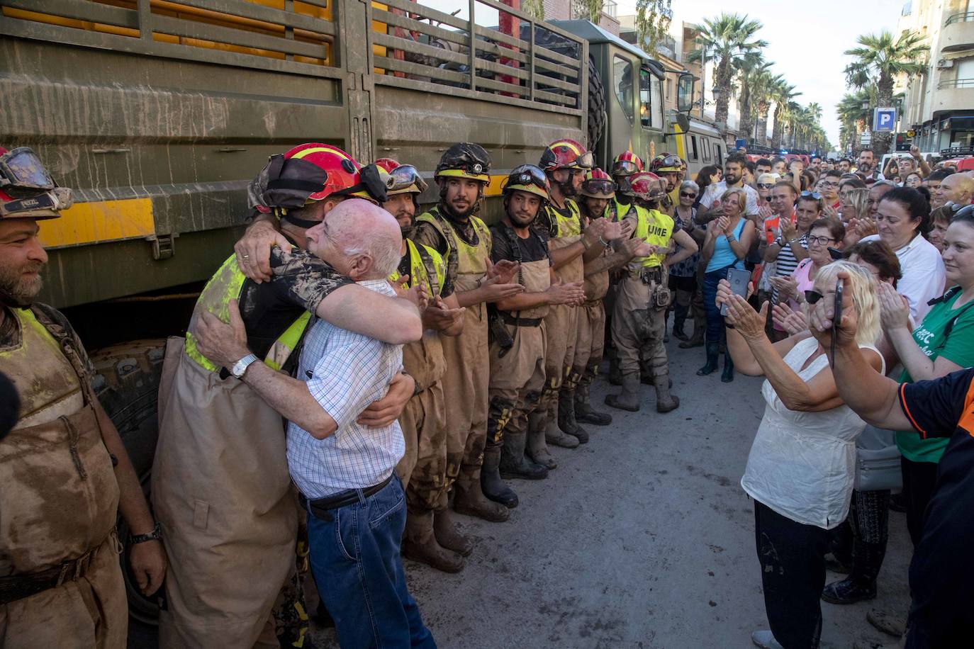Los 1.400 efectivos y 400 medios materiales que la Unidad Militar de Emergencias (UME) y el resto de las Fuerzas Armadas desplegaron en la Región comienzan el regreso a sus bases tras rebajarse el nivel de emergencia