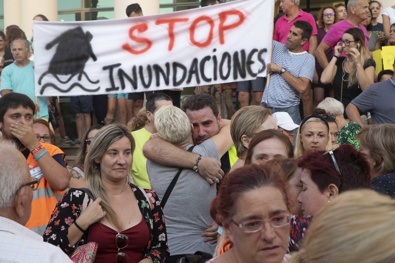 Los 1.400 efectivos y 400 medios materiales que la Unidad Militar de Emergencias (UME) y el resto de las Fuerzas Armadas desplegaron en la Región comienzan el regreso a sus bases tras rebajarse el nivel de emergencia