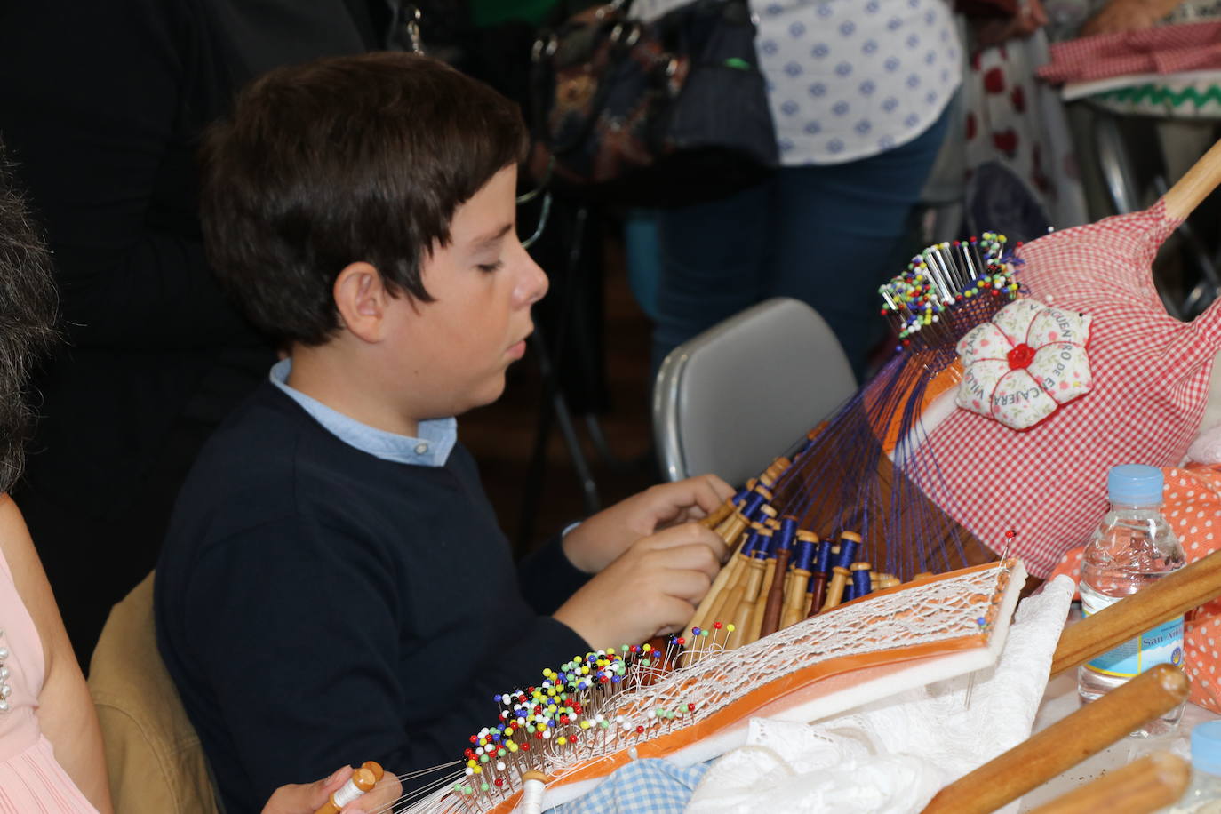 Fotos: Cuatro encuentro de bolilleras en Lorenzana