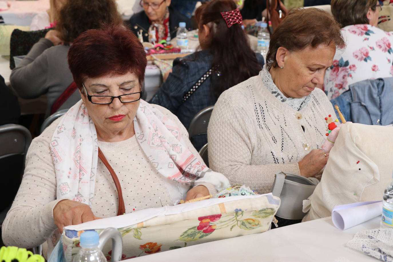 Fotos: Cuatro encuentro de bolilleras en Lorenzana