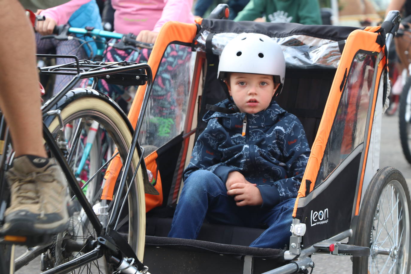 Fotos: Cientos leoneses dan a las al Día de la Bici en León capital