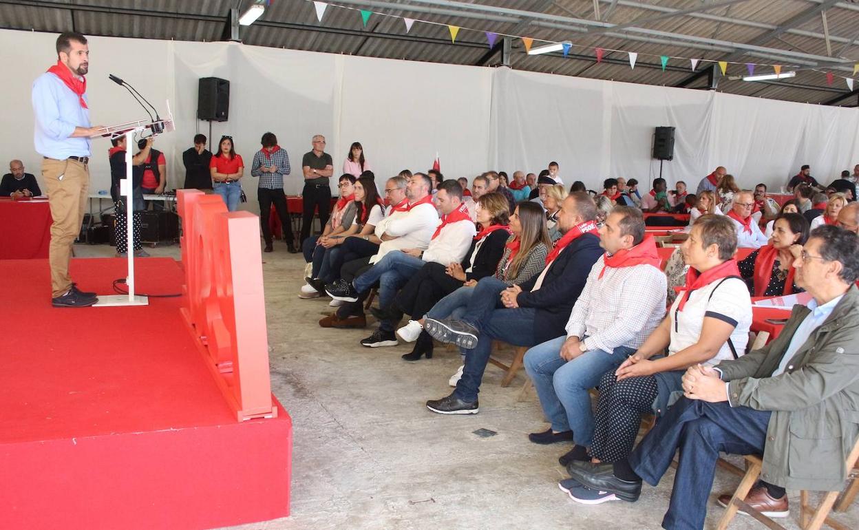 Tudanca, durante la fiesta del PSOE en Camponaraya. 
