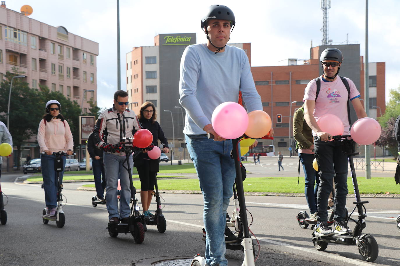 Fotos: Marcha reivindicativa de los patinetes eléctricos en León