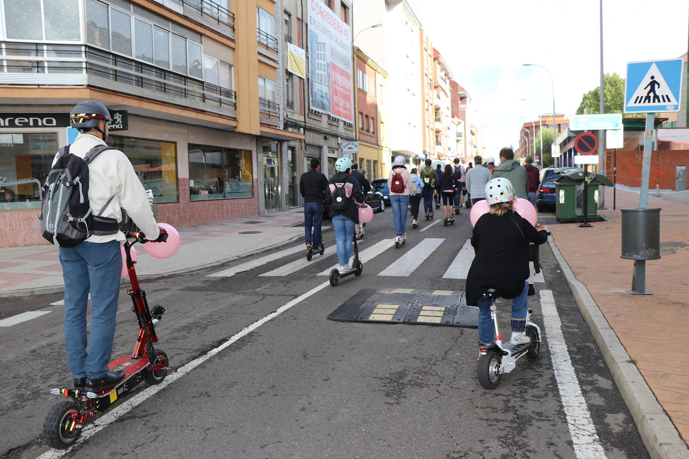 Fotos: Marcha reivindicativa de los patinetes eléctricos en León