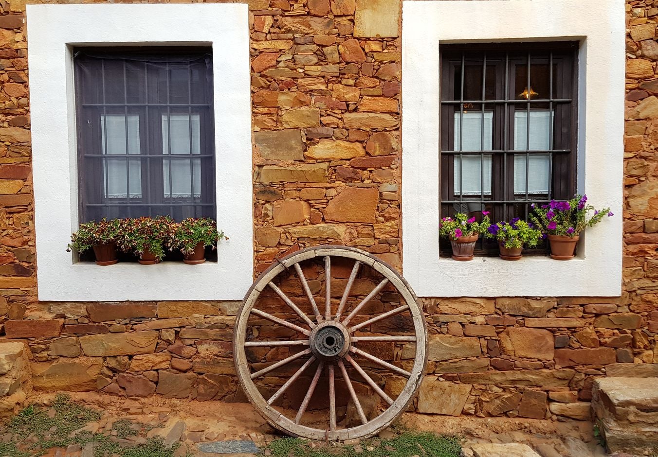 Imagen de una de las casas de piedra del pueblo de Castrillo de los Polvazares.