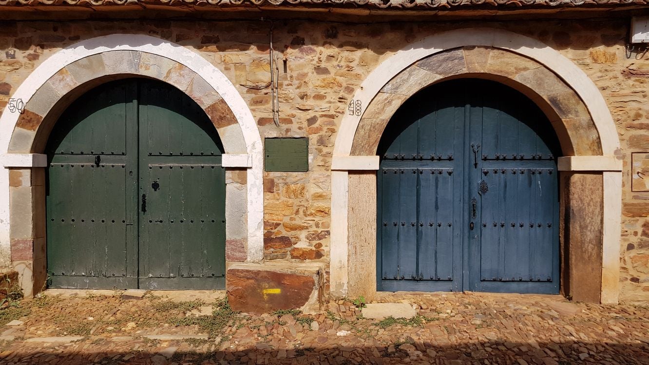 Imagen de una de las casas de piedra del pueblo de Castrillo de los Polvazares.