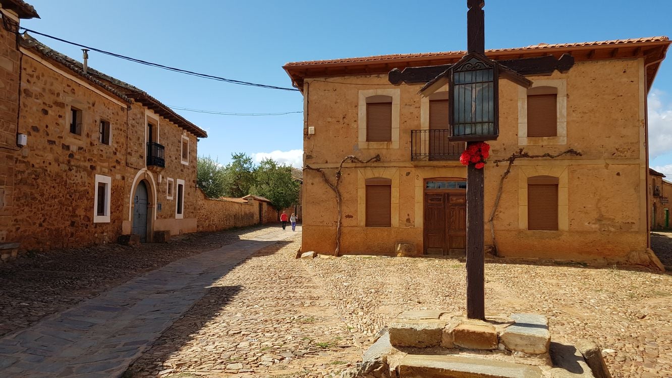 Imagen de una de las casas de piedra del pueblo de Castrillo de los Polvazares.