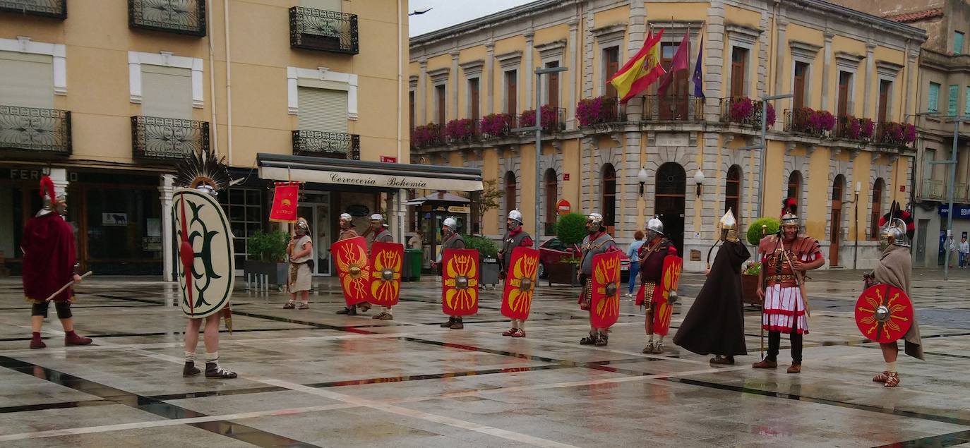 Fotos: La Bañeza celebra el Día de la Ruta Vía de la Plata congregando a miles de asistentes