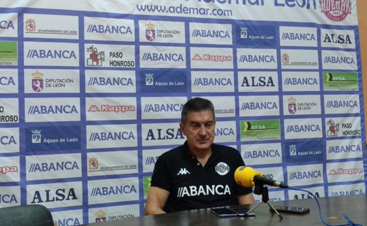 Manolo Cadenas, durante la rueda de prensa.