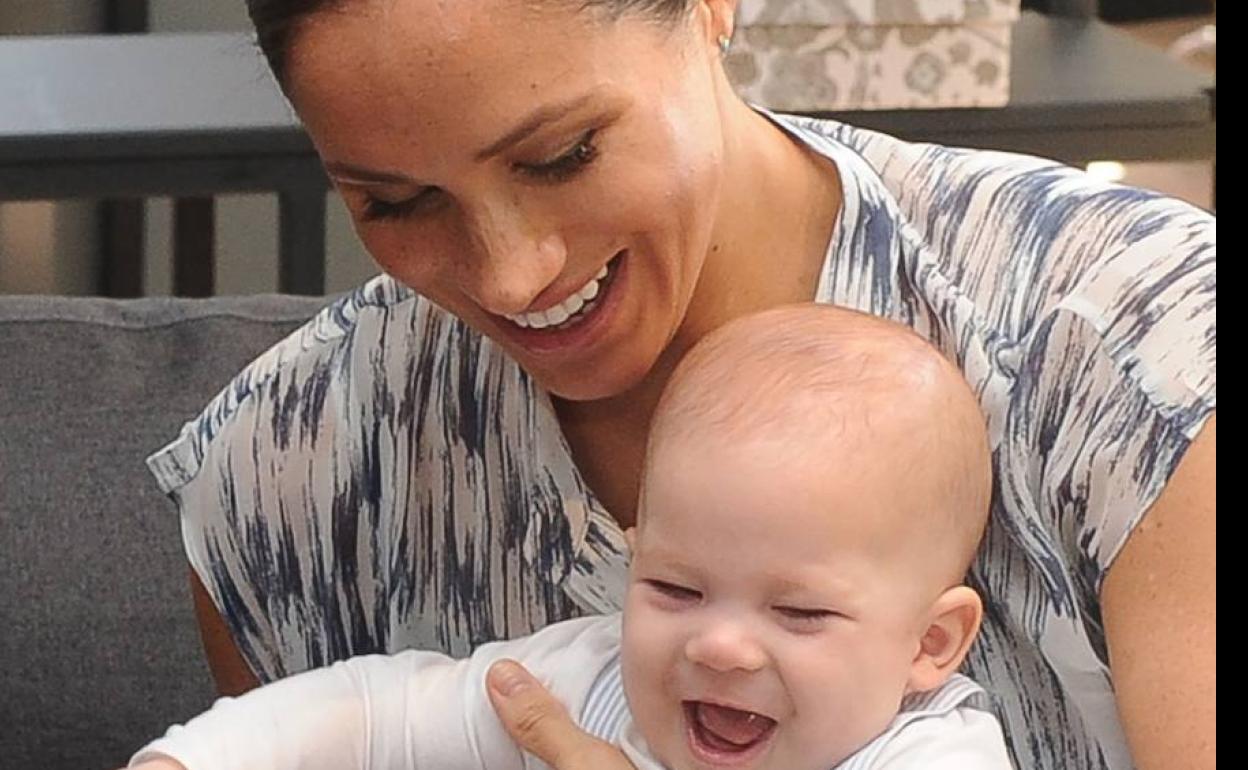 Meghan Markle, con su hijo Archie, en Ciudad del Cabo. 