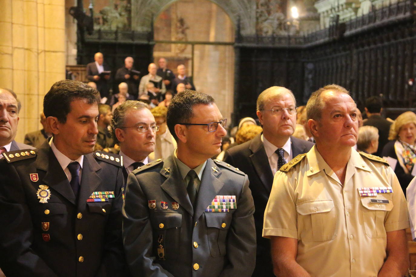 La Catedral de León ha acogido este jueves el 25 aniversario de la ordenación aniversario de su ordenación episcopal del obispo de León en un acto que el que López a pedido a Dios que «me guíe y sostenga en el servicio pastoral de esta santa Iglesia Legionense»